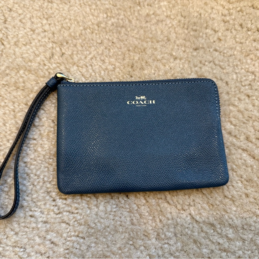 COACH F58032 CORNER ZIP WRISTLET （IM/
DENIM）